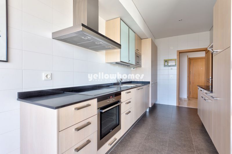 Rare opportunity: Modern 2 bedroom apartment at the Marina of Vilamoura